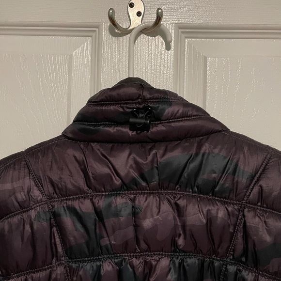 Michael Kors Camo Print Puffer Vest - Picture 5 of 5